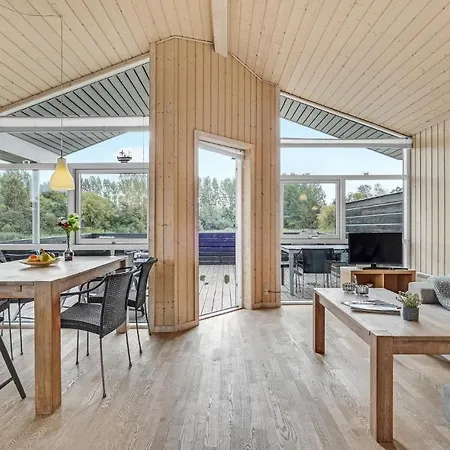 Beautiful In Tranekr With 2 Bedrooms And Wifi * Tranekær