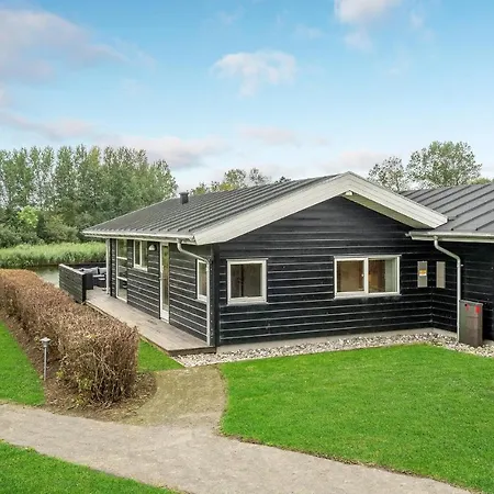 Feriehus Beautiful In Tranekr With 2 Bedrooms And Wifi